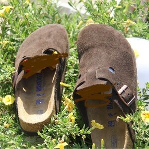 brown birkenstock clogs wide